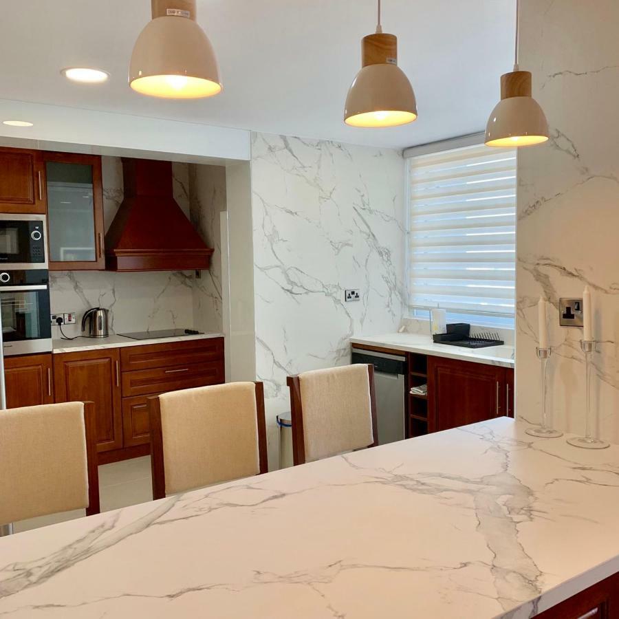 Modern 2 Bed Room Large Apartment Nicosia Exterior photo